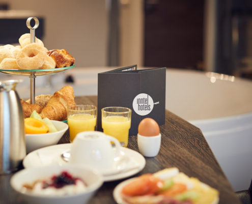 Inntel Hotels Amsterdam Centre - Hotel room breakfast in bed